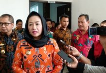 Bupati Winarti Bantu Lansia dan Penyandang Disabilitas