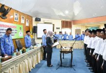 Bupati Nunik Lantik dan Ambil Sumpah PAW BPD